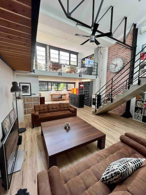 Rare ! Loft Atypique Centre-ville Parking Jardin Reims